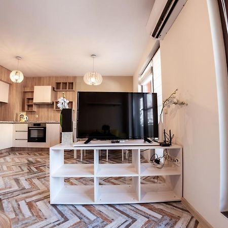 Bright 1Bdr Apartment With A Balcony София Экстерьер фото
