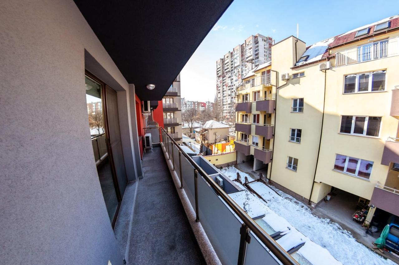 Bright 1Bdr Apartment With A Balcony София Экстерьер фото